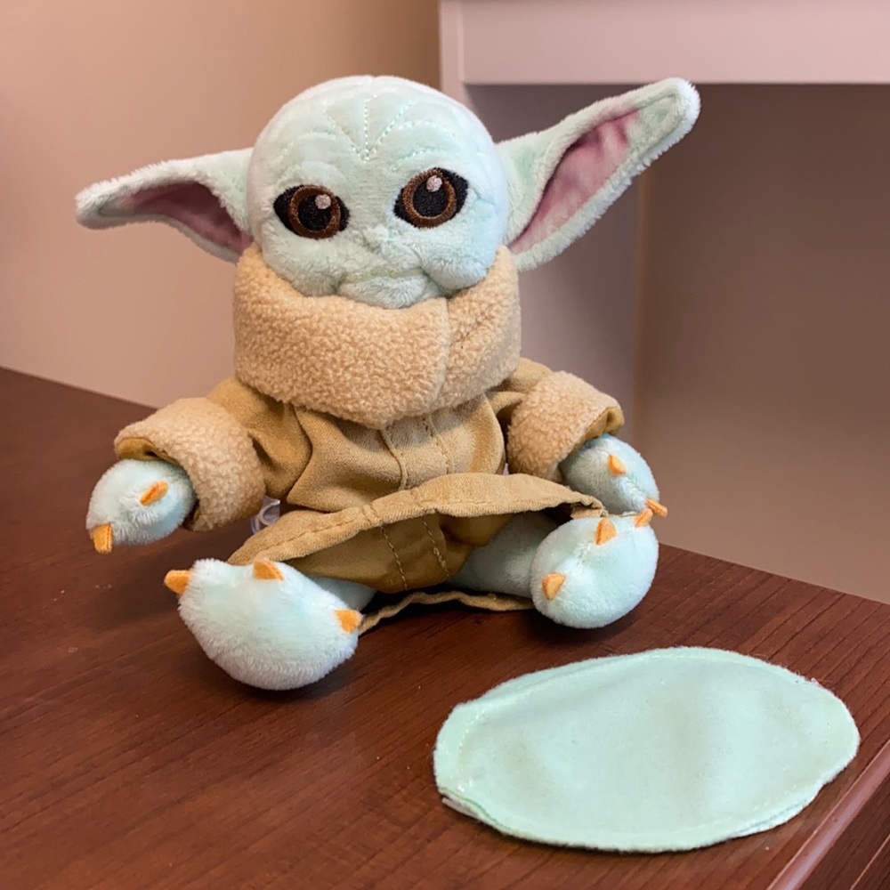Disney Parks Baby Yoda/Grogu Shoulder Plush Magnet